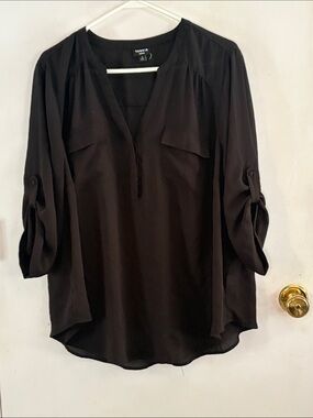 Torrid Size 2 Harper black v-neck blouse